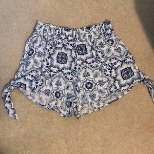 Blue and white flowy shorts, like new